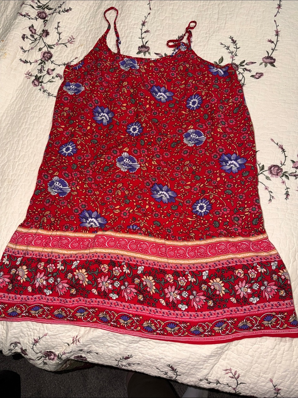 Qearable floral spaghetti straps Dress size Large with pockets
